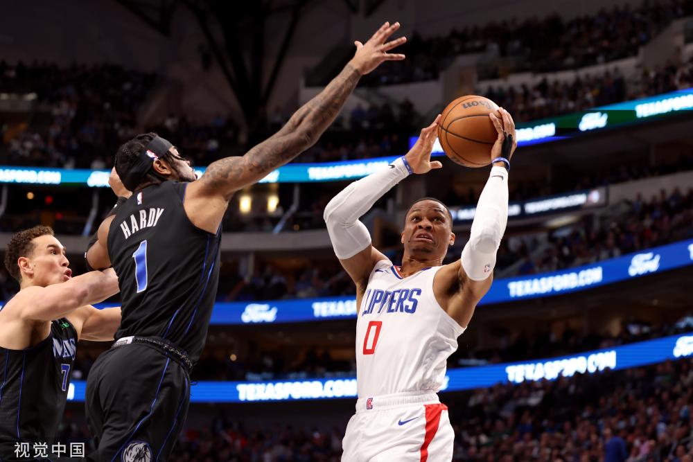 是更衣室里 是更衣室里